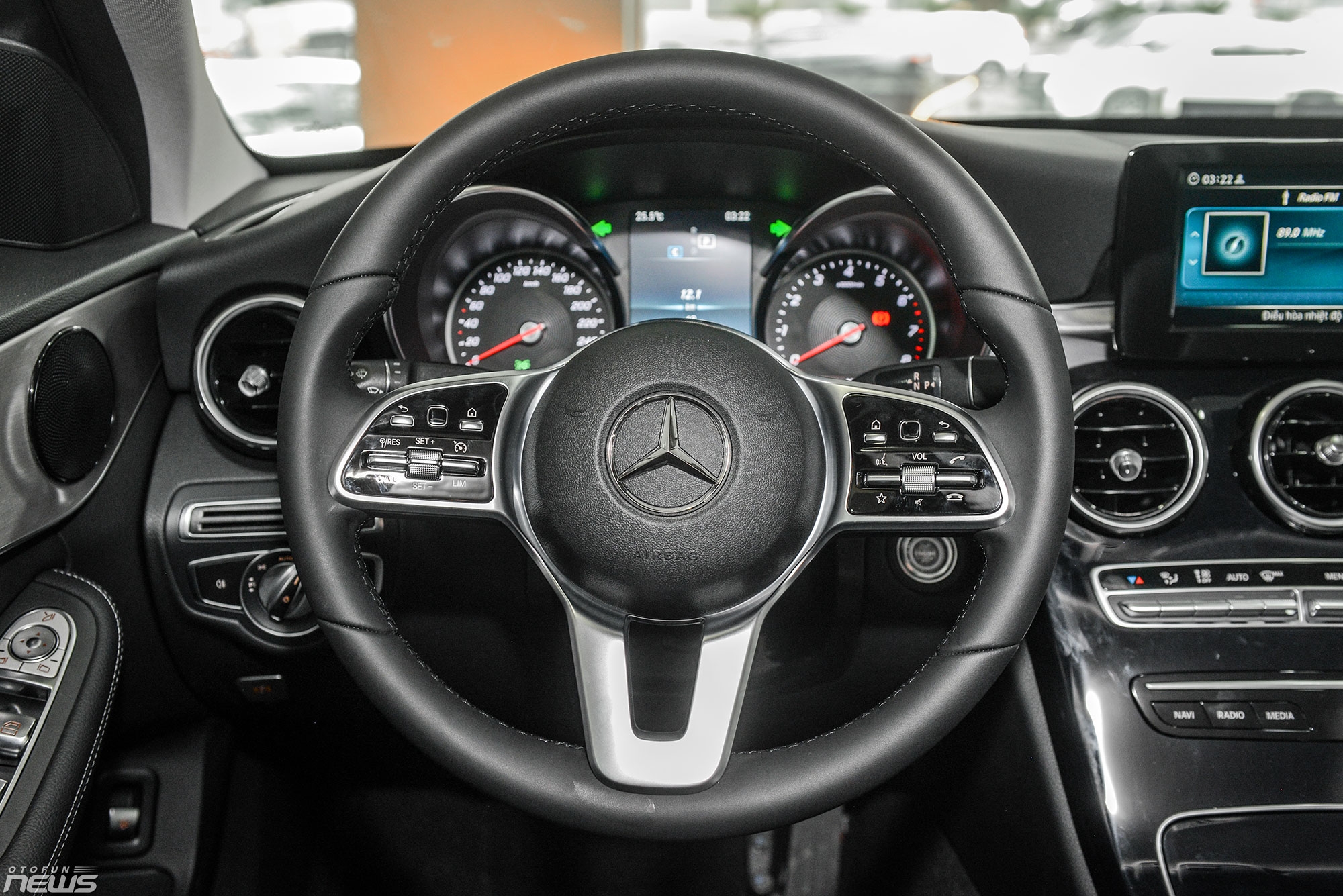 Cận cảnh Mercedes C180 AMG giá 1,5 tỷ đồng