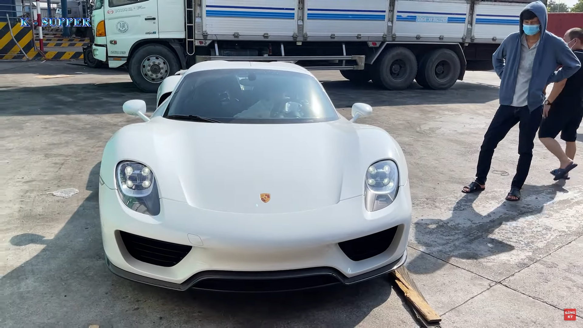 Porsche 918 Spyder bất ngờ cập bến Việt Nam