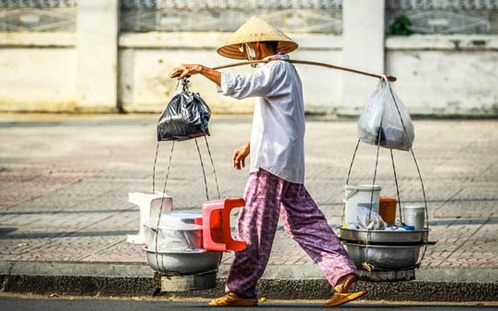 Người bán vé số, xe ôm sau bao lâu được nhận tiền hỗ trợ vì ảnh hưởng của Covid-19?