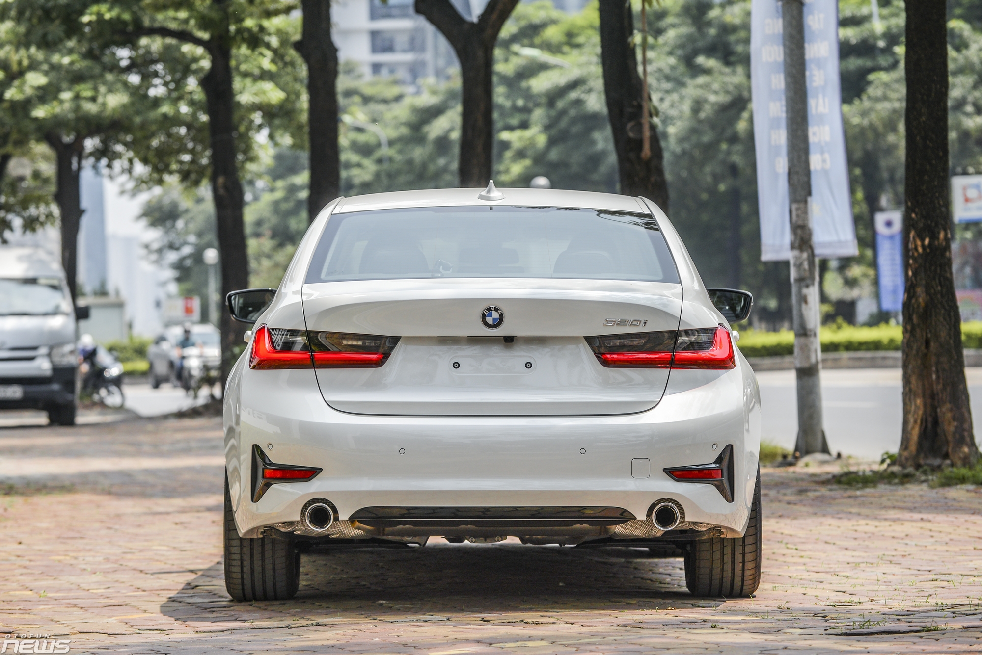 chenh lech 280 trieu dong hai phien ban bmw 320i moi nhat co gi khac nhau