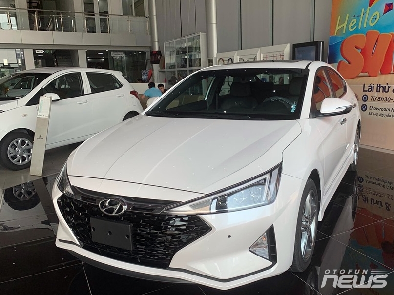 hyundai phat trien den chieu tia cuc tim khu trung noi that o to