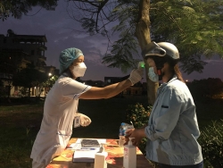 4 học sinh nhiễm Covid-19, Hà Nội phong tỏa gần 6.000 người dân