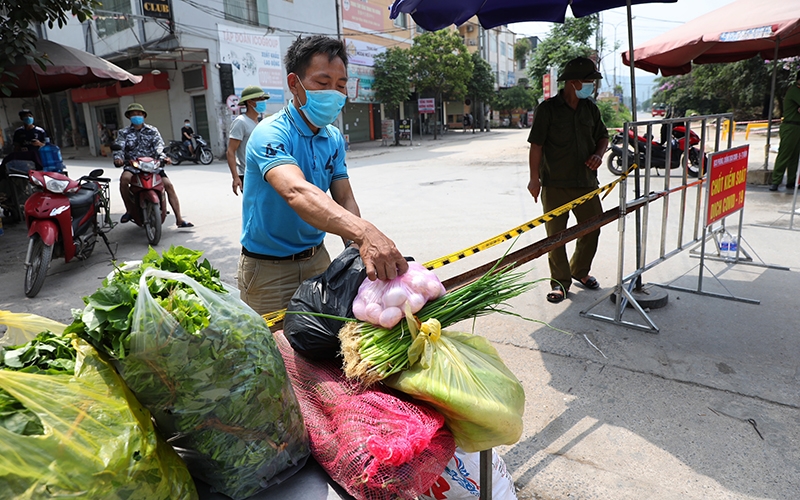 Bắc Giang: Dừng xe đưa đón công nhân ở tất cả tuyến đến các khu công nghiệp