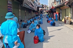 Chuyển 2.800 công nhân ra khỏi ổ dịch ở Bắc Giang