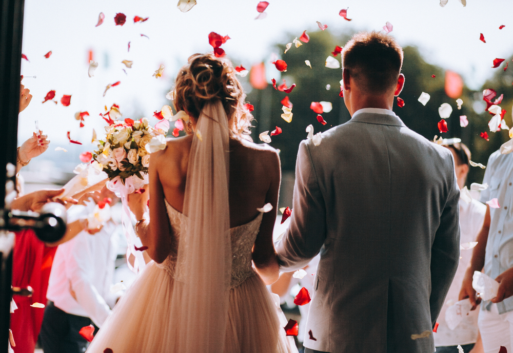 Có nên đăng ký kết hôn trước khi làm đám cưới?