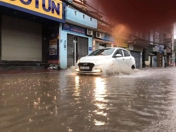 Bão số 3 gây mưa lớn, nhiều tuyến phố Hà Nội nguy cơ ngập lụt