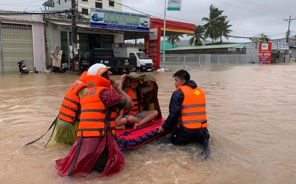 be tong hoa bo bien noi am anh o phu quoc moi mua mua lu