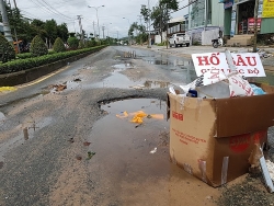 Một số đường trên đảo Phú Quốc bị sụt lún nghiêm trọng sau trận lụt lớn