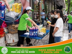 Công ty TNHH MTV Môi trường đô thị Hà Nội đổi hơn 1.300 kg rác thải lấy 500 suất quà