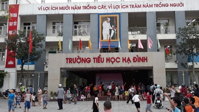 10 ngay sau vu chay rang dong nhieu nguoi dan rao ban nha muon con nghi hoc