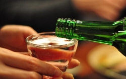 Ép buộc người khác uống rượu, bia bị phạt bao nhiêu tiền?