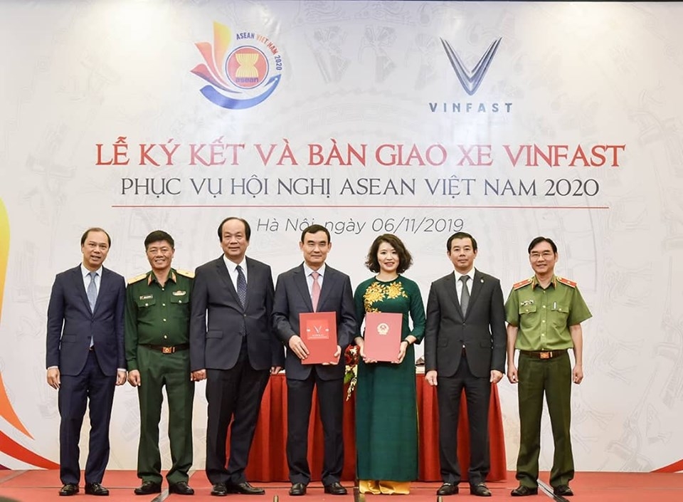 vinfast tai tro gan 400 xe phuc vu chuyen cho cho hoi nghi asean 2020