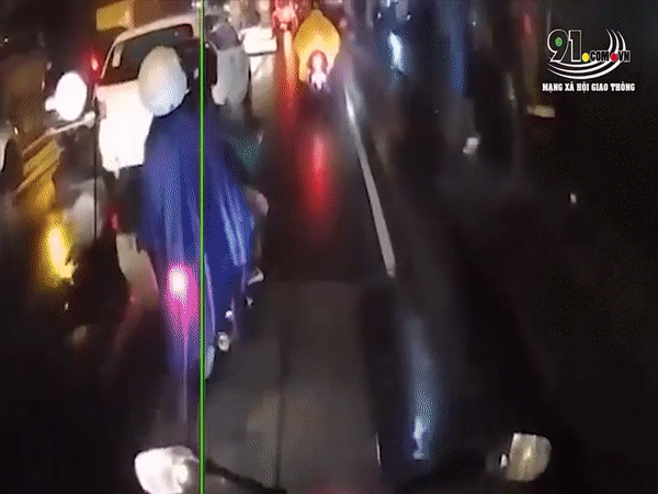 Bất cẩn để áo mưa cuốn vào bánh xe máy, người phụ nữ bị quật ngã xuống đường