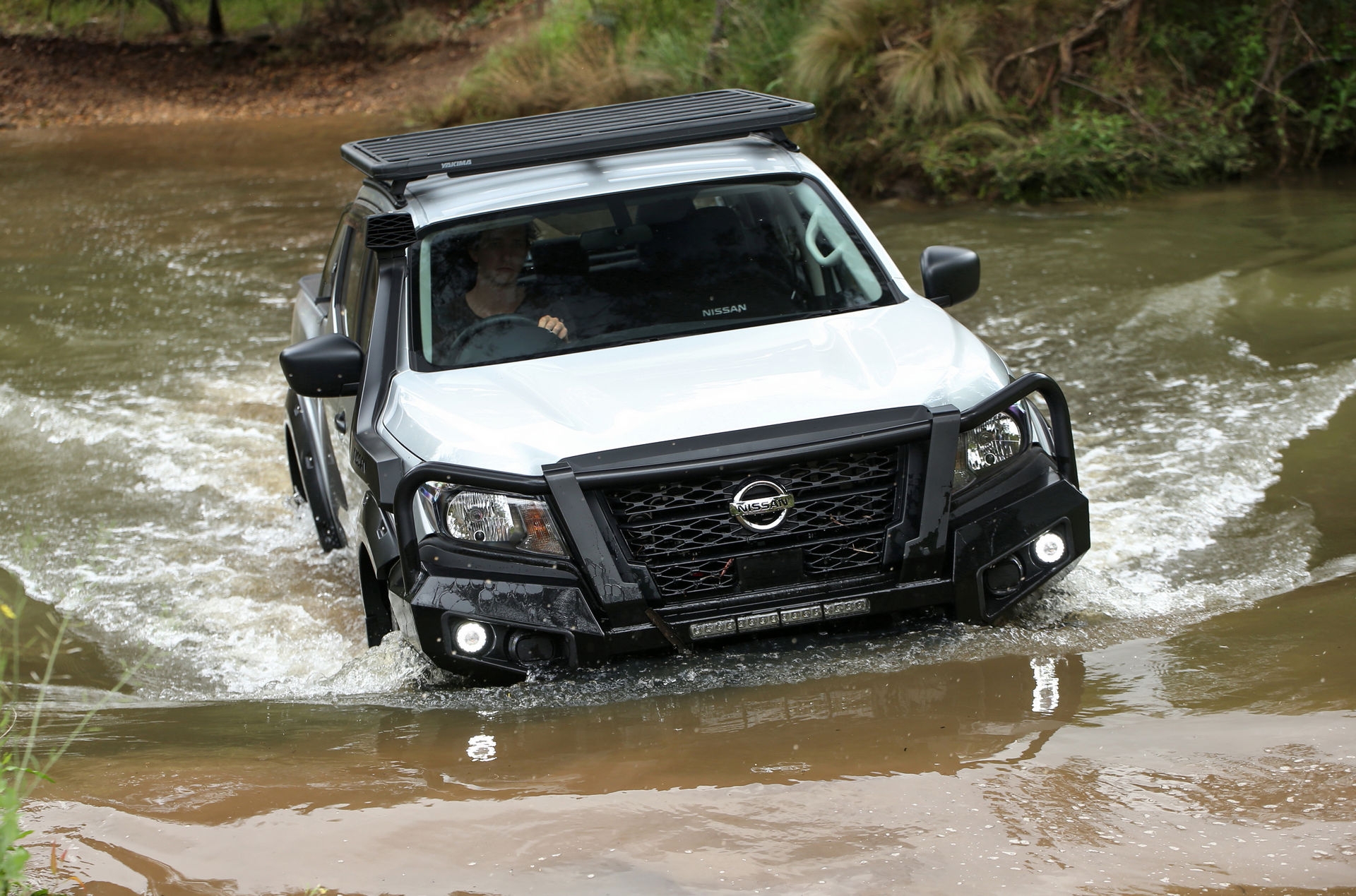 Nissan Navara 2021 ra mắt