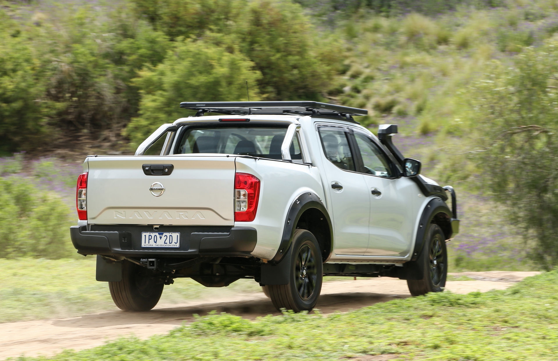 Nissan Navara 2021 ra mắt