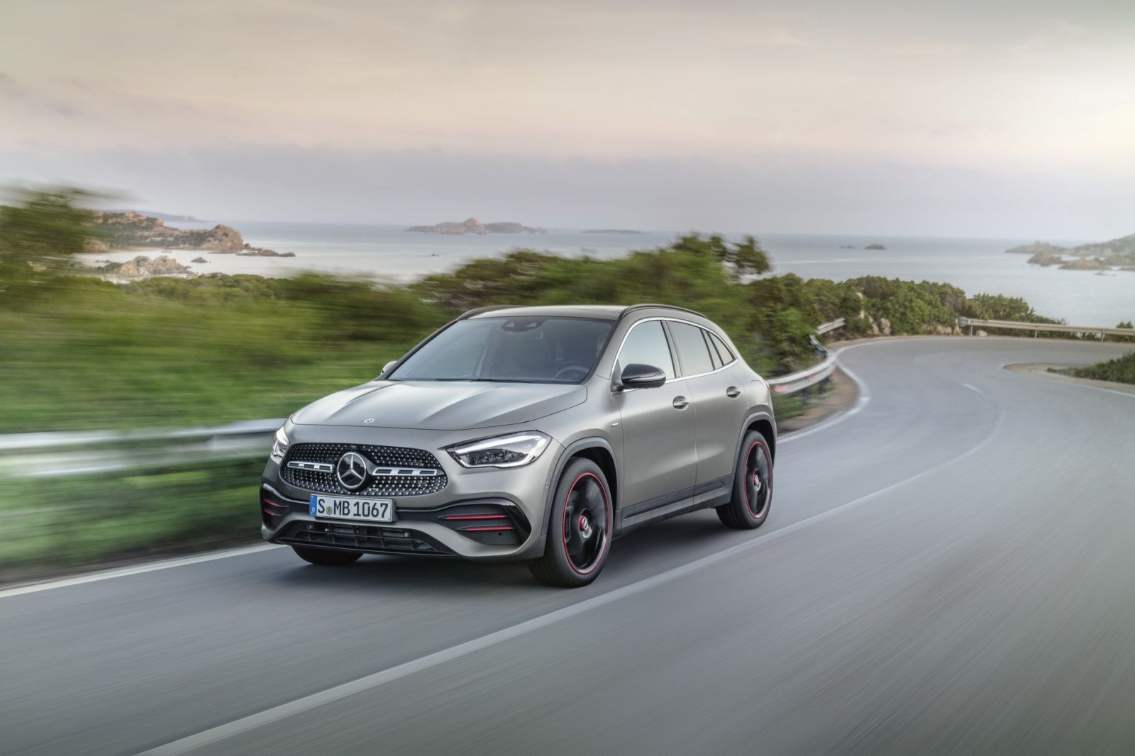 mercedes benz gla 2021 chinh thuc lo dien