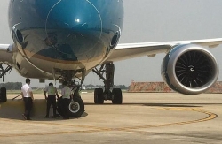 Vì sao máy bay liên tục bị phát hiện rách lốp tại sân bay Nội Bài?