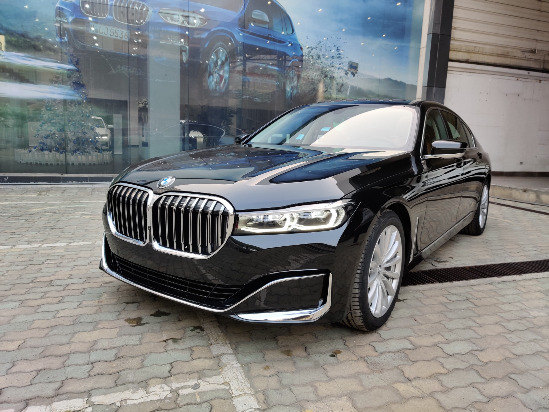 bmw 740li phien ban moi gia 56 ty dong tai viet nam