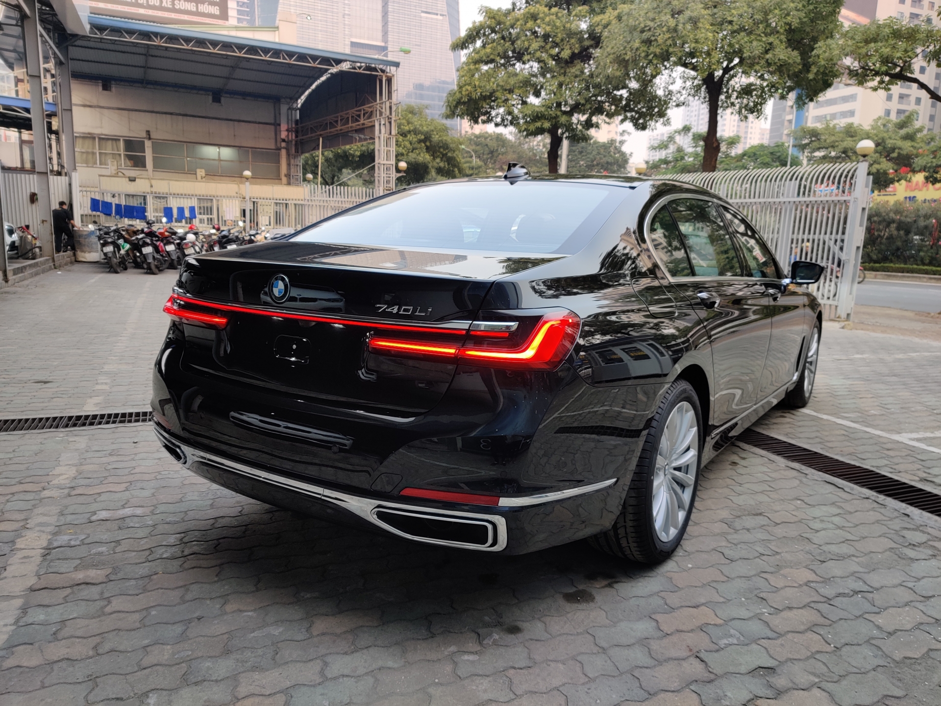 bmw 740li phien ban moi gia 56 ty dong tai viet nam