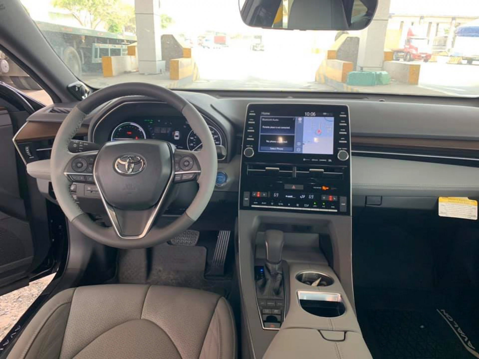 toyota avalon hybrid limited ve viet nam voi gia 4 ty dong