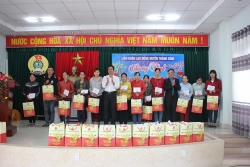 LĐLĐ huyện Thăng Bình tổ chức “Tết Sum vầy” cho người lao động