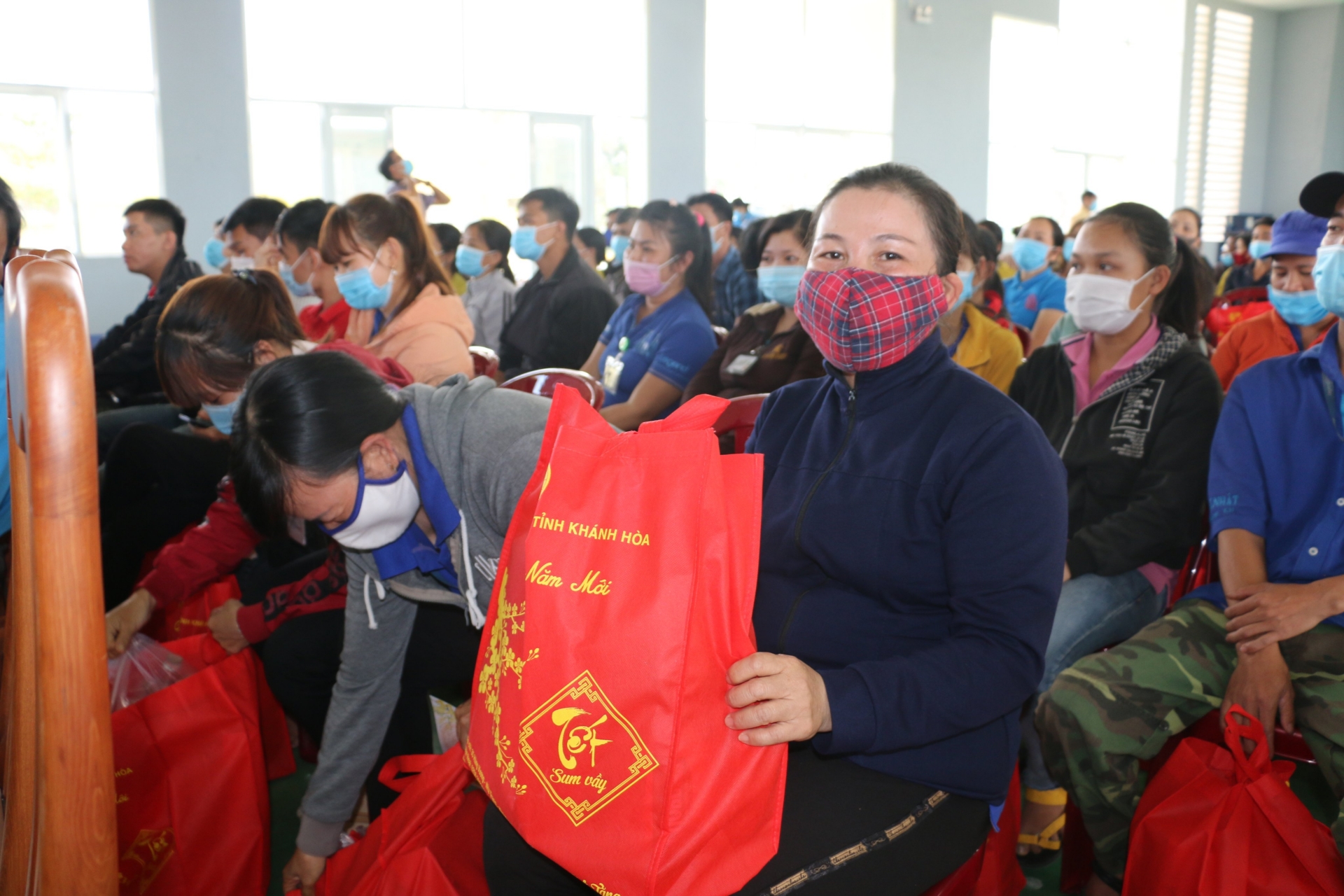 Tết Sum vầy đầm ấm yêu thương với công nhân người lao động Khánh Hòa