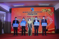 Nhà Văn hóa Lao động TP Đà Nẵng tặng 800 bánh chưng cho công nhân, lao động