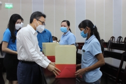 Phó Thủ tướng Vũ Đức Đam trao quà Tết cho hộ nghèo, công nhân, lao động tỉnh Bình Thuận