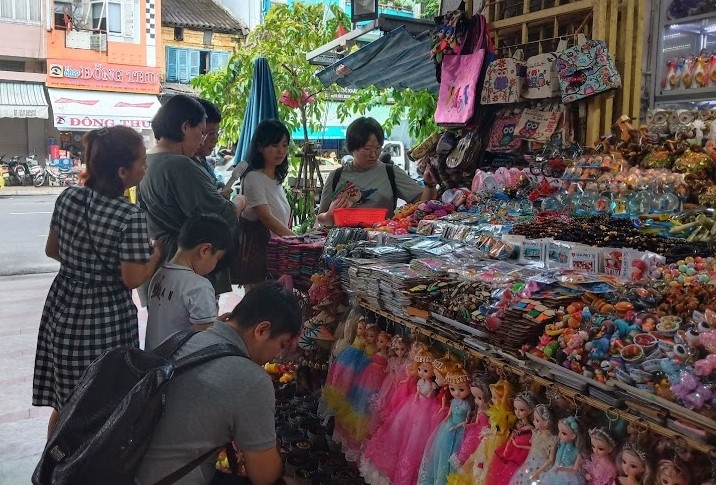 vang khach han quan xa tren cac tuyen du lich cua da nang yen ang