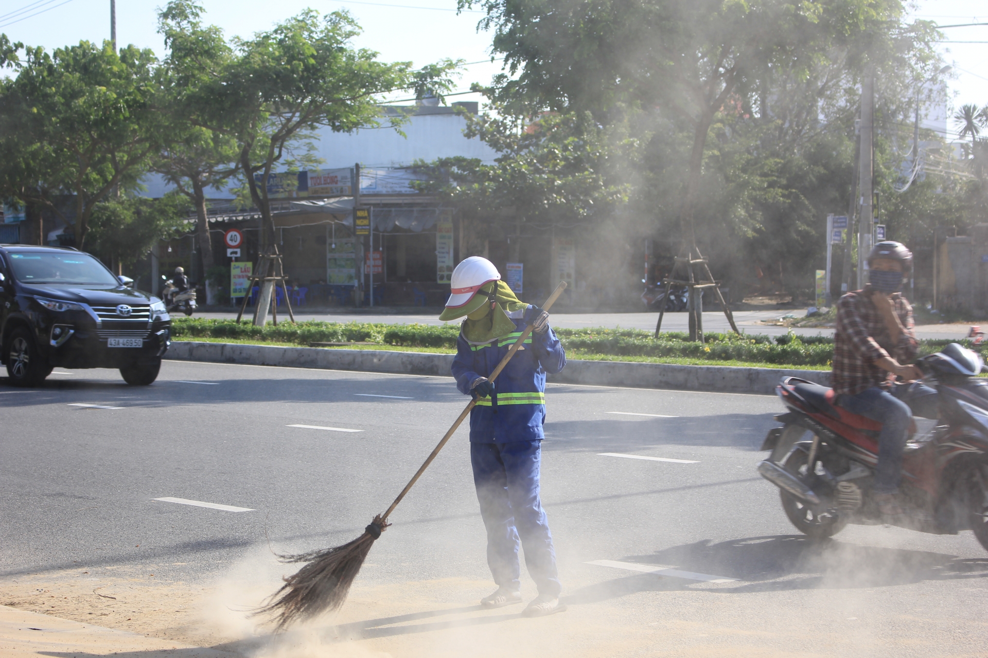 "Lo cái miệng no đã, nắng nóng không sợ bằng"