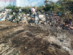 Đà Nẵng: Tuyến đường nối các điểm du lịch ngập rác thải xây dựng