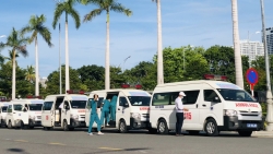 Đoàn cán bộ y bác sĩ và 5 xe cấp cứu của Đà Nẵng chi viện cho TP. HCM