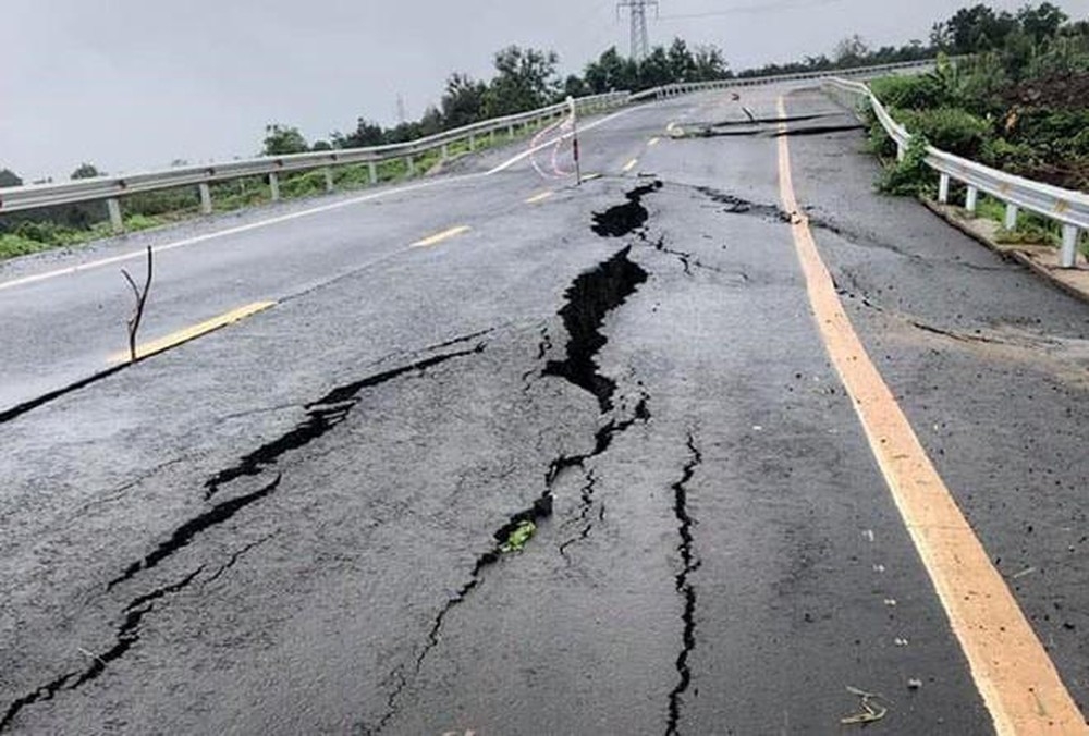 Đường 250 tỷ mới xong đã nứt: Loay hoay tìm nguyên nhân