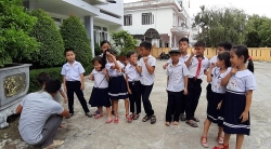 Phụ huynh 9 học sinh ở Quảng Nam đưa con tới lớp sau 1 tháng phản đối sáp nhập trường