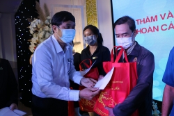 LĐLĐ Khánh Hòa: Ấm áp những phần quà tặng CNLĐ khó khăn, mất thu nhập do dịch bệnh