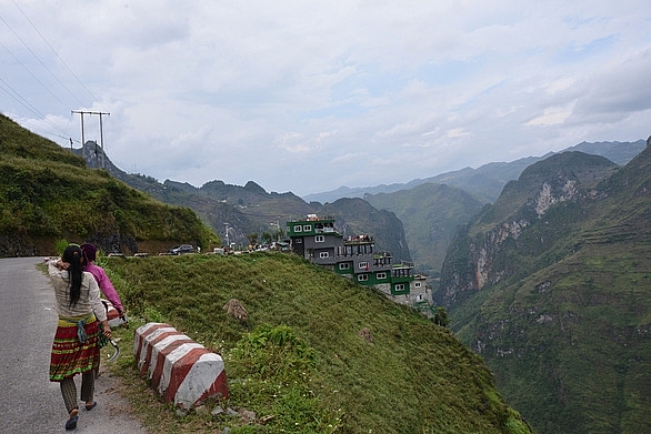 dong thuan cai tao panorama thanh diem ngam canh tren deo ma pi leng