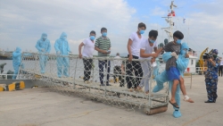 Tổng công ty Tân Cảng Sài Gòn đưa ngư dân bị nạn về đất liền an toàn