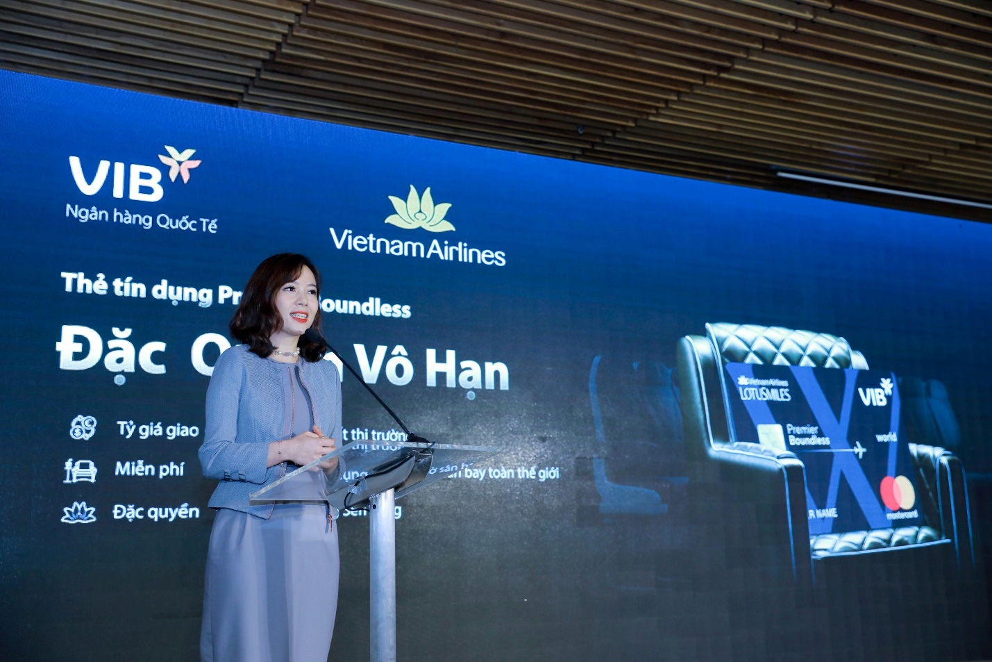 vib va vietnam airlines hop tac ra mat dong the bay dac quyen premier boundless