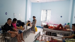 Tây Ninh: Gần 100 học sinh nhập viện cấp cứu nghi ăn xôi gà do một công ty cung cấp