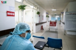 Thêm 5 ca mắc mới, một ca là nhân viên nấu ăn ở Long Biên, Việt Nam có 212 người nhiễm