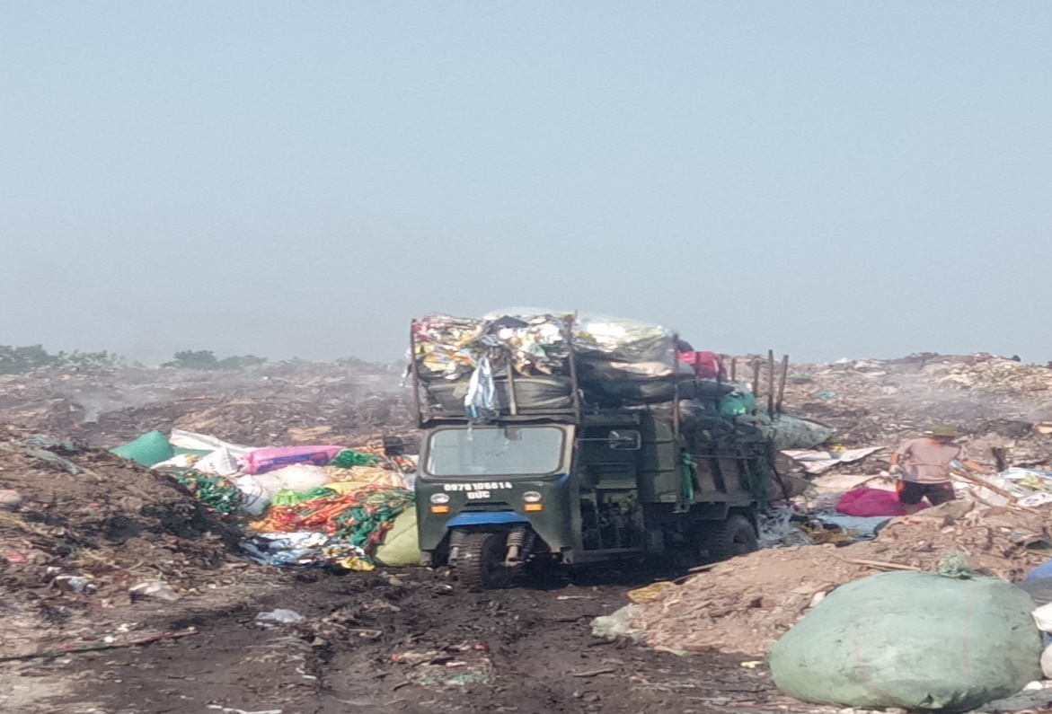 Hiểm họa ô nhiễm môi trường từ làng tái chế nhựa Minh Khai