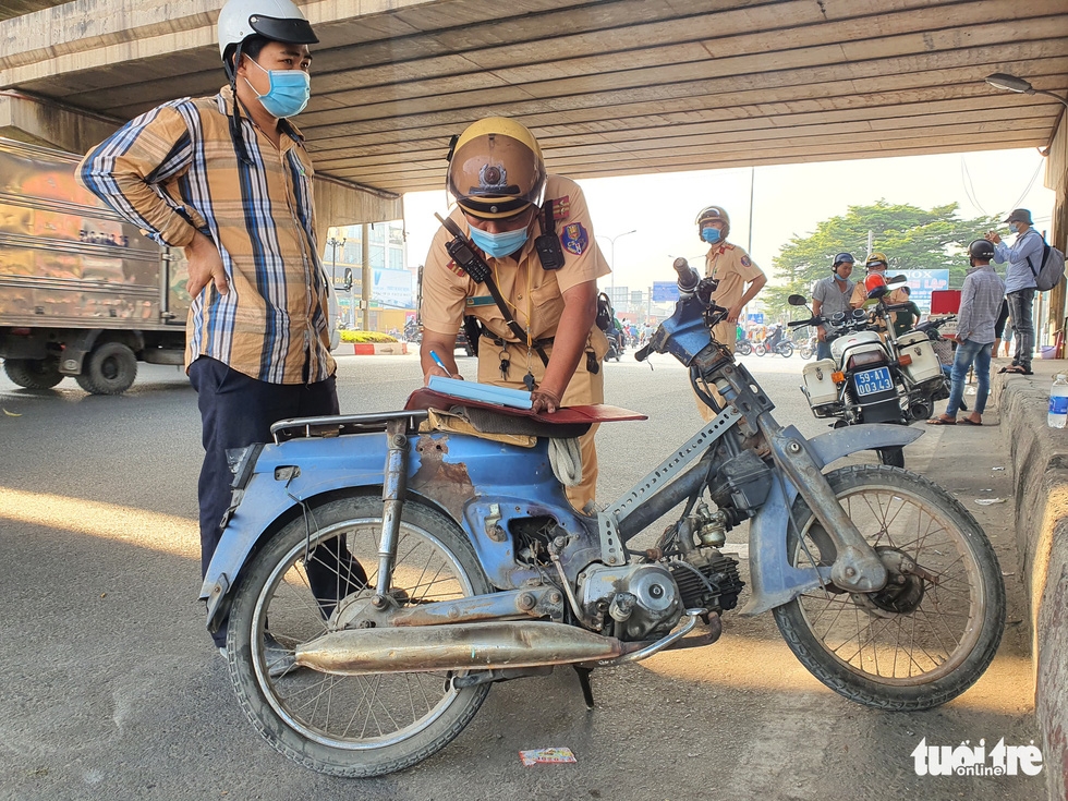 Thành phố Hồ Chí Minh: Ra quân xử phạt xe cũ nát