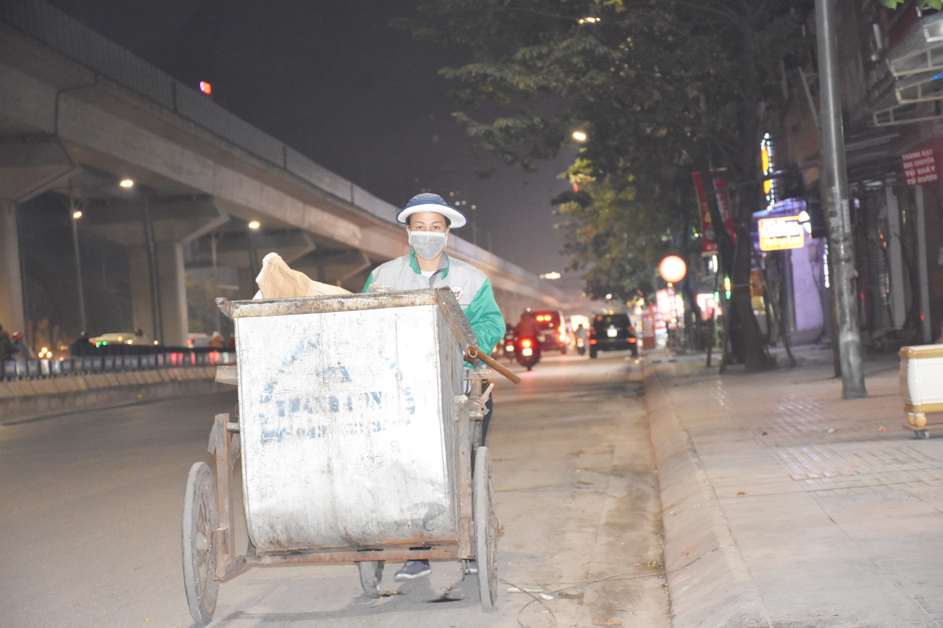 nhung nguoi giu pho sach se trong dem ngay ca khi gio mua dong bac tran ve