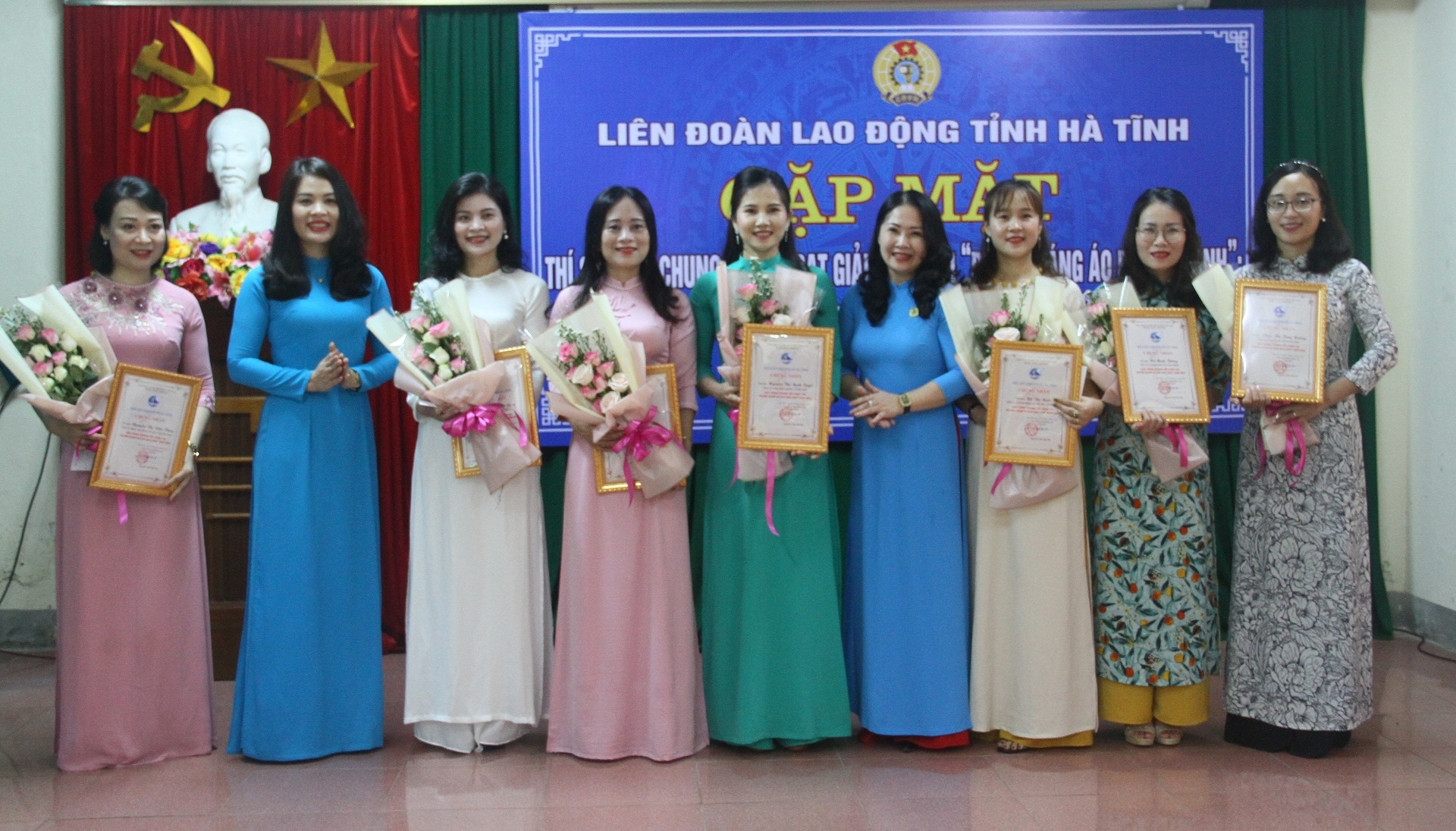 LĐLĐ tỉnh Hà Tĩnh gặp mặt và khen thưởng các thí sinh đạt giải tại các cuộc thi
