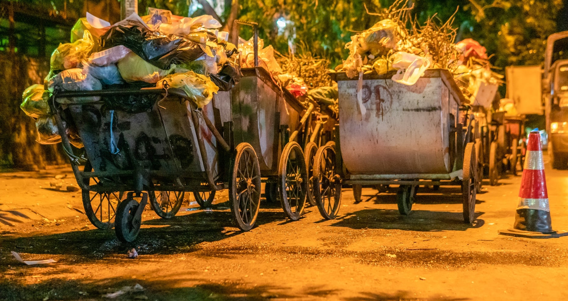 Theo chân những người làm sạch đẹp đường phố thành Vinh, Nghệ An