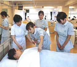 Ứng viên điều dưỡng, hộ lý Việt Nam được Nhật Bản đánh giá cao