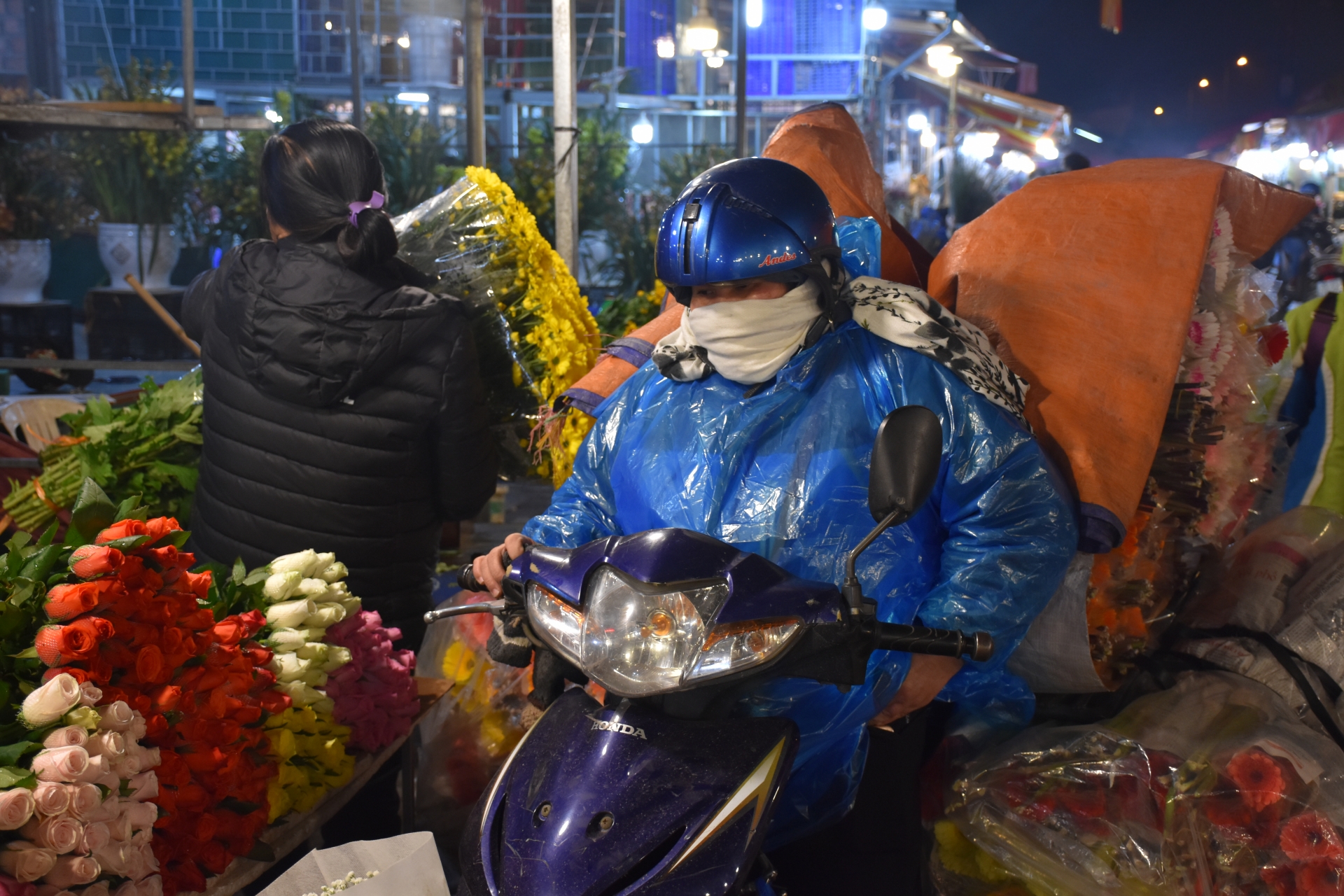 cho hoa quang an thuc trang dem cho nhung chuyen hoa tet