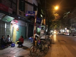 Dịch Covid-19: Tối cuối tuần, phố cổ Hà Nội vắng lạ thường