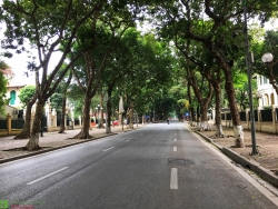 Đường phố Hà Nội ngày đầu sau "lệnh" cách ly toàn xã hội