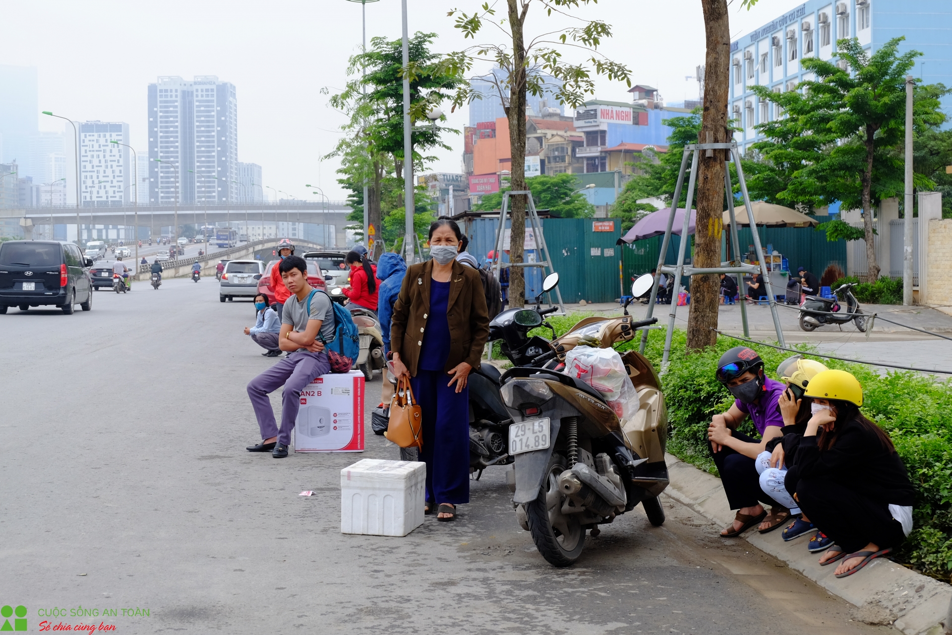 ben xe my dinh dong nghit nguoi trong ngay dau nghi le